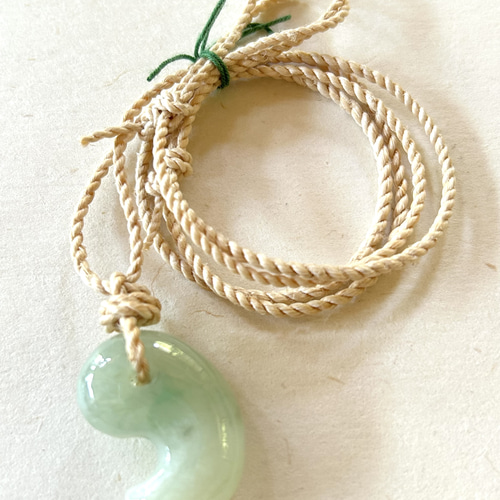 ビルマ　翡翠　ネックレス　天然石　美術品　骨董品 ビルマ翡翠（6mm玉）とぷっくりハートのネックレス | iichi