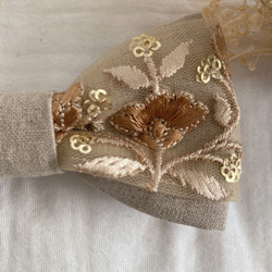 素敵なインド刺繍リボンとナチュラルな雰囲気のコットンリネンを組み合わせた個性的な蝶ネクタイ　大人の方向けサイズ 3枚目の画像