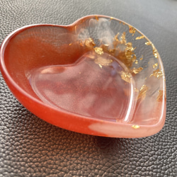 ハートのトレイ　アクセサリートレイ　小物入れ　インテリア　雑貨　赤　クリア　金箔　ホワイト 1枚目の画像