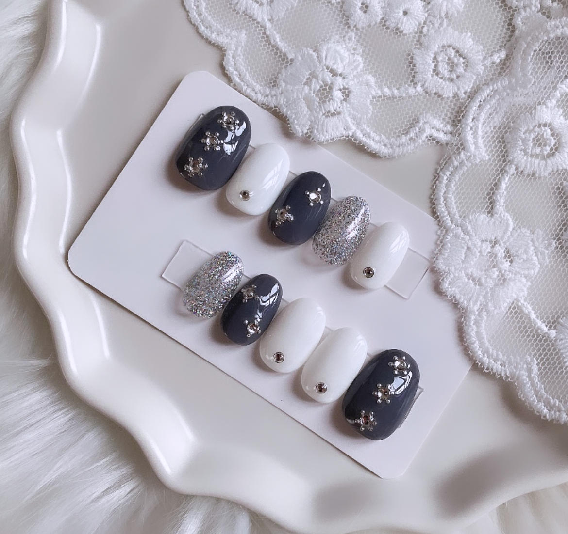 現品】 71 ネイルチップ グレー ホワイト シルバー ラメ キラキラ 韓国  