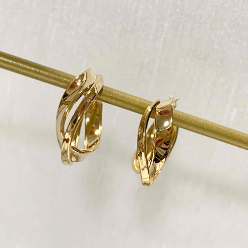 地金*18金【変形2連フープピアス】Yゴールド K18刻印入 新品 地金*18金【変形2連フープピアス】Yゴールド K18刻印入 新品