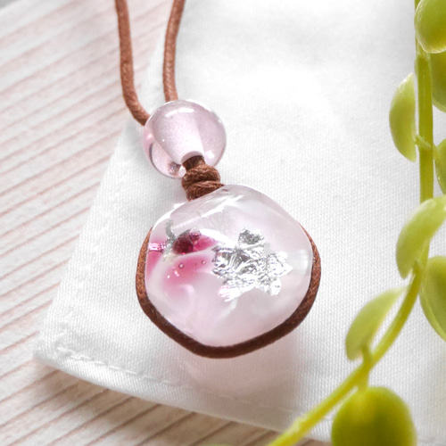 ガラス細工＊水面(みなも)に映る桜 銀箔の切り絵 ホタルガラス