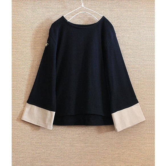 吸睛的手工刺繡含羞草洋裝 * 喇叭袖 * 寬鬆版型 * 手工裁剪縫製 * 黑色 第8張的照片