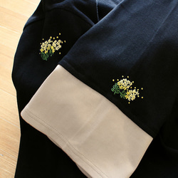 吸睛的手工刺繡含羞草洋裝 * 喇叭袖 * 寬鬆版型 * 手工裁剪縫製 * 黑色 第9張的照片