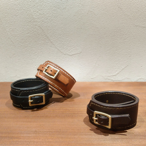 受注生産】イタリアンレザー リストバンド バングル・リストバンド