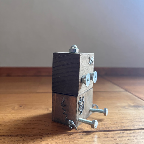 ART ロボット ディスプレイ　1点物 インテリア　置き物　クラフトアート 世界に一つだけのN ROBO/手作りロボット/木製ロボット/廃材/飾り/置物
