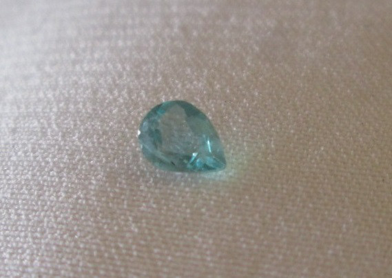 N.0003 パライバトルマリン・ルース 高品質なブラジル産 0.15Ct 斬新な青のカラー 超希少
