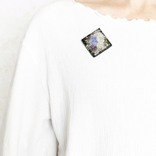 ブローチ】レジンお花のブローチ ブラック ブローチ レジンブローチ