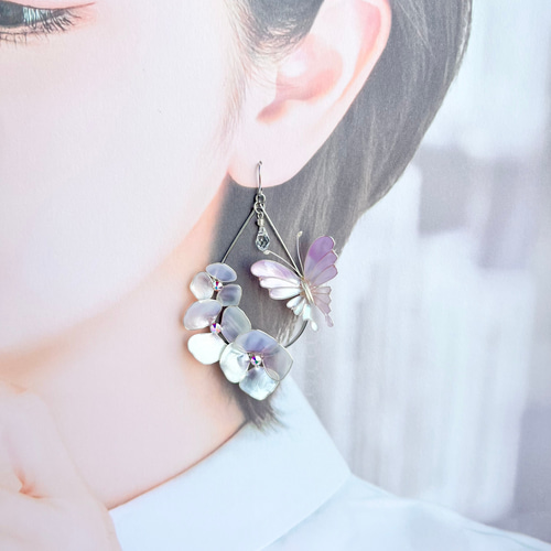 紫陽花と蝶々 ピアス/イヤリング パープル ピアス（フック・チェーン 