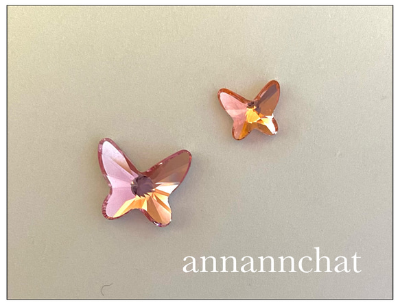 【スワロフスキー　二羽の蝶（ピンク系2色）　幸運の　小さめピンブローチ】12㎜ と8mm 1枚目の画像