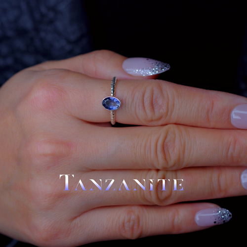 New ☆ 新作 ☆ 希少石『タンザナイト』の世界でひとつの天然石リング