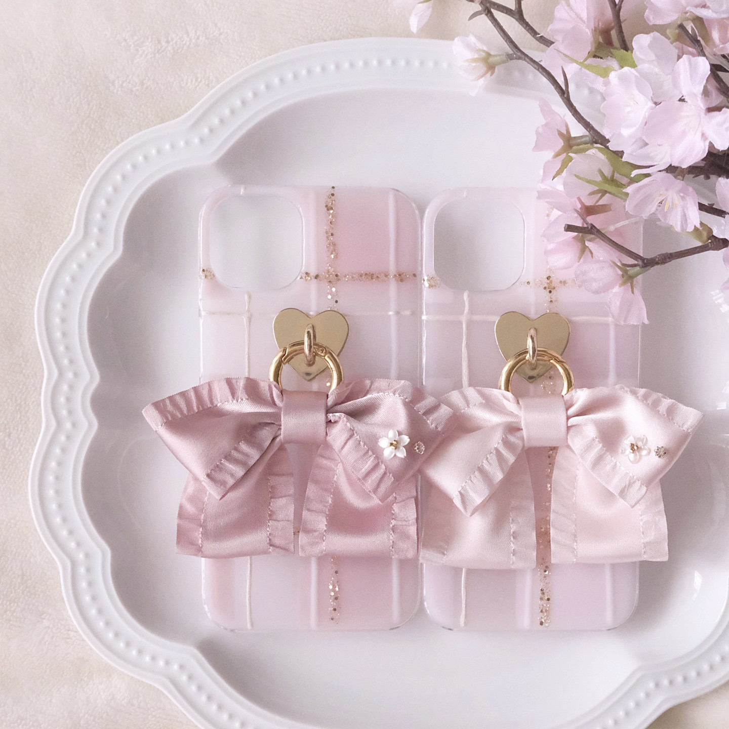 ❁ 桜デザイン❁【全機種対応】手描きチェック❁.*･ﾟスマホケース（リボンチャーム付き）