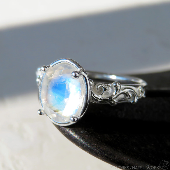 ホワイト ラブラドライト リング / White Labradorite Ring 1枚目の画像