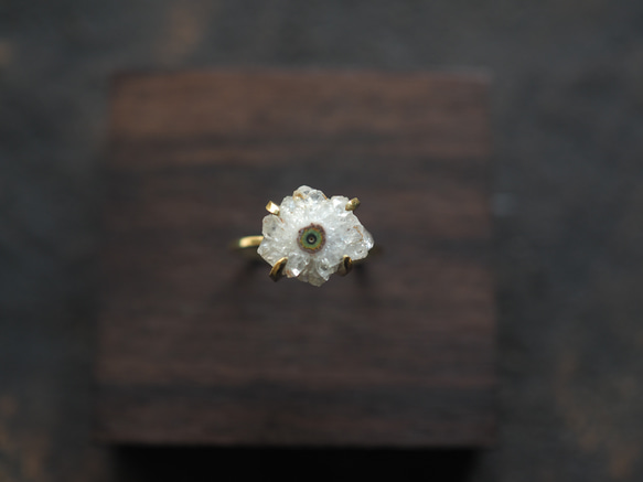 solar quartz brass ring (shuyu) 2枚目の画像