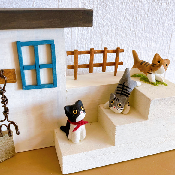 【送込】猫　サバ白　茶トラ　ハチワレ　ミニチュア　木工　ミニチュアガーデン　置物 5枚目の画像