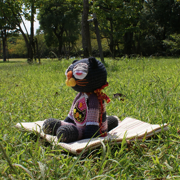 あみぐるみ 編みぐるみ ドール 人形 インテリア雑貨 プレゼント ギフト へんてこ 黒猫 ネコ【黒猫の大吉くん】 あみぐるみ 編みぐるみ ギフト 黒猫 使用している毛糸や布 ボタンなどは 作家の感性で変わります