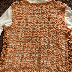 送料込み　手編みの春からのコットンベスト(淡オレンジ色　2点限) 3枚目の画像