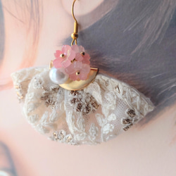 桜　インド刺繍リボンの耳飾り 5枚目の画像