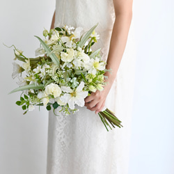 胡蝶蘭とスイートピーのフープブーケ ウエディングブーケ ブートニア