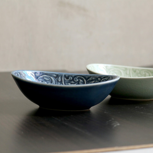 タイ セラドン焼 楕円鉢 花柄のお皿 小鉢 陶磁器 celadon-011