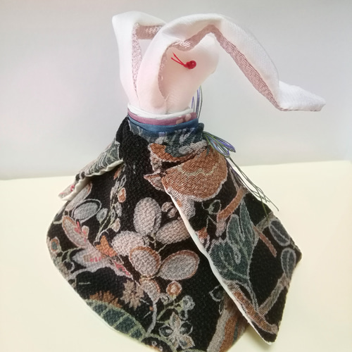 可愛い着物着たうさぎ 古布のうさぎ人形 ハンドメイド 置物