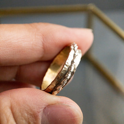 無邊框設計 繩索圖案連接邊緣 黃銅和銀戒指（M） 第4張的照片