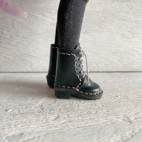 ネオブライス ピュアニーモ レースアップミドルブーツ ステッチ&ヒール