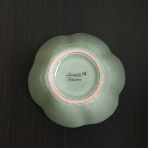タイ セラドン焼 小鉢 花柄のお皿 陶磁器 celadon-013 お椀