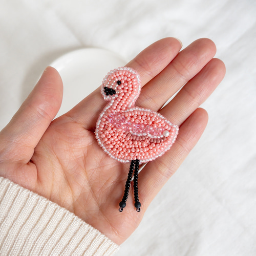 フラミンゴのビーズ刺繍ブローチ/ギフト/プレゼント/母の日 ブローチ m