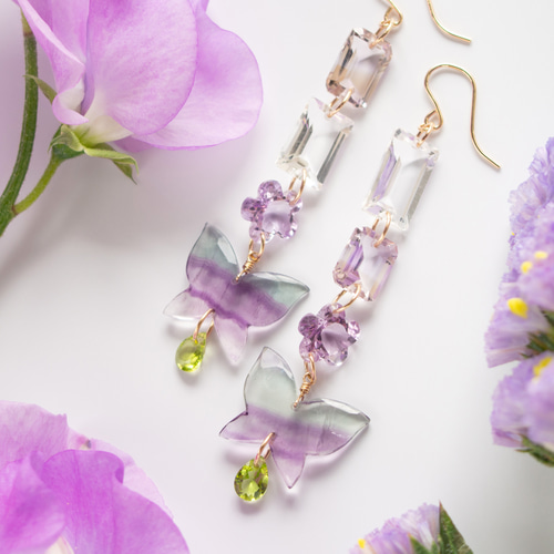 14kgf フローライトの蝶と天然石のピアス