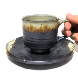 燻した感じの黒色コーヒーカップ 1枚目の画像