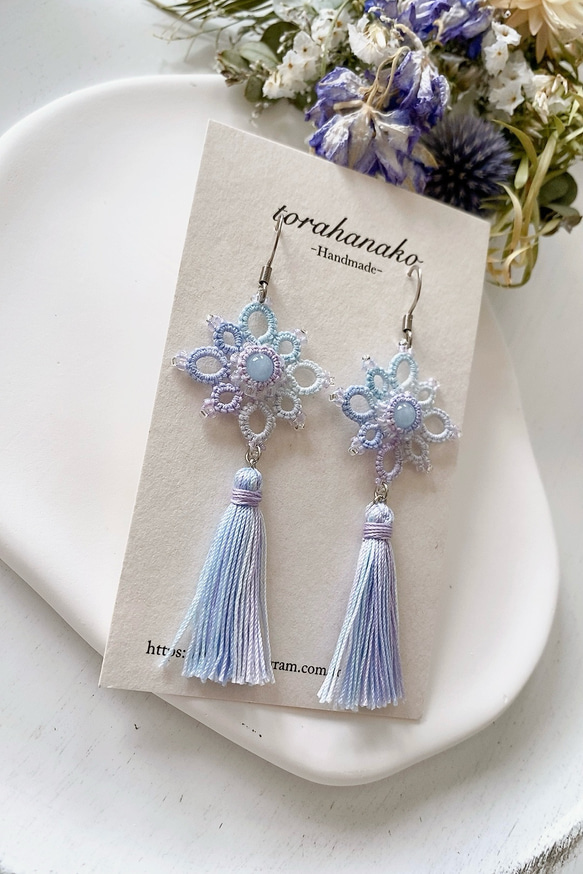 揺れるタッセル　　パステルグラデーション　タティングレースピアス　イヤリング　　アクアマリン 4枚目の画像