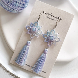 揺れるタッセル　　パステルグラデーション　タティングレースピアス　イヤリング　　アクアマリン 1枚目の画像