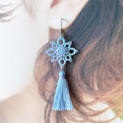 揺れるタッセル　　パステルグラデーション　タティングレースピアス　イヤリング　　アクアマリン 2枚目の画像