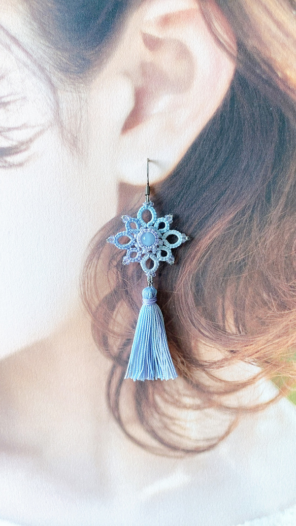 揺れるタッセル　　パステルグラデーション　タティングレースピアス　イヤリング　　アクアマリン 2枚目の画像