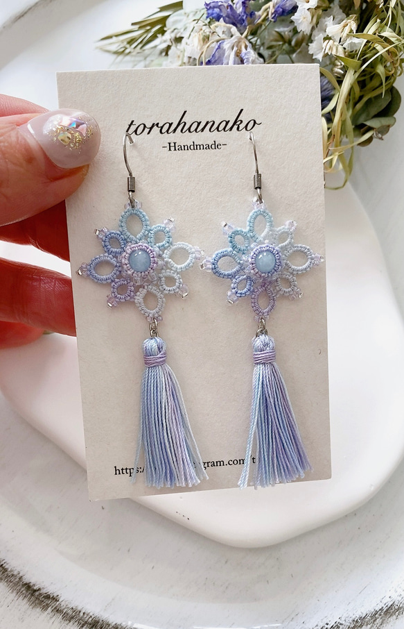 揺れるタッセル　　パステルグラデーション　タティングレースピアス　イヤリング　　アクアマリン 5枚目の画像