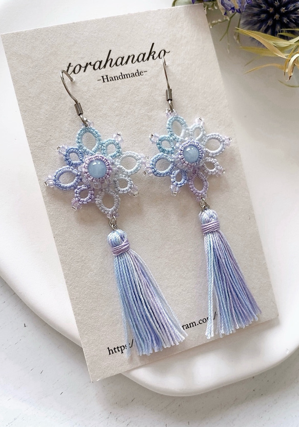 揺れるタッセル　　パステルグラデーション　タティングレースピアス　イヤリング　　アクアマリン 6枚目の画像
