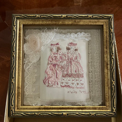 アトリエターコのドール刺繡　額入り作品「ピンクドールたち」　送料無料 3枚目の画像
