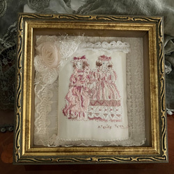 アトリエターコのドール刺繡　額入り作品「ピンクドールたち」　送料無料 1枚目の画像