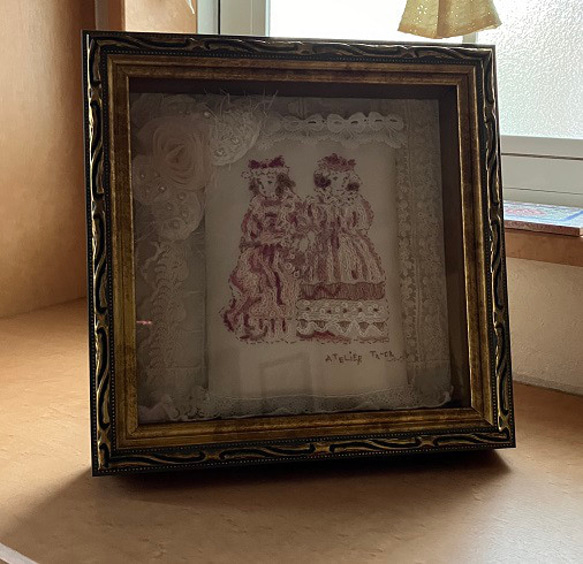 アトリエターコのドール刺繡　額入り作品「ピンクドールたち」　送料無料 6枚目の画像