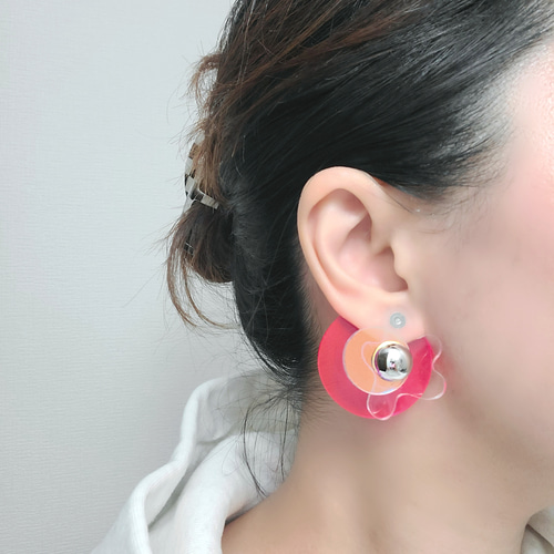 ピアス【うねうね プレートと 半円CCB キャッチ ドーナツ】蛍光 ピンク