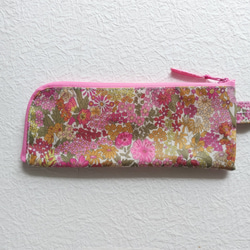 筆盒 牙刷盒 L 型拉鍊 透明小袋 瑪格麗特安妮 Liberty 層壓板 ♡ 仲夏花園裡盛開的花朵 第2張的照片