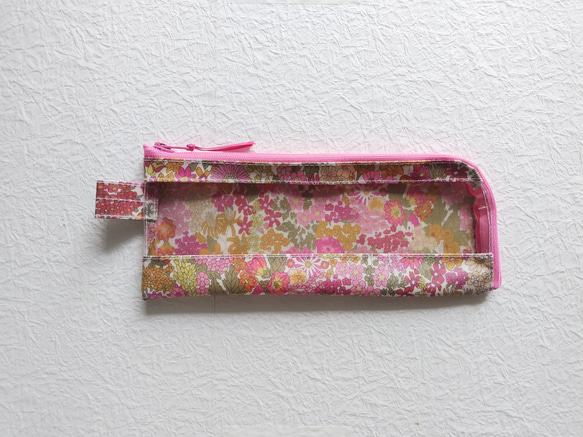 筆盒 牙刷盒 L 型拉鍊 透明小袋 瑪格麗特安妮 Liberty 層壓板 ♡ 仲夏花園裡盛開的花朵 第1張的照片