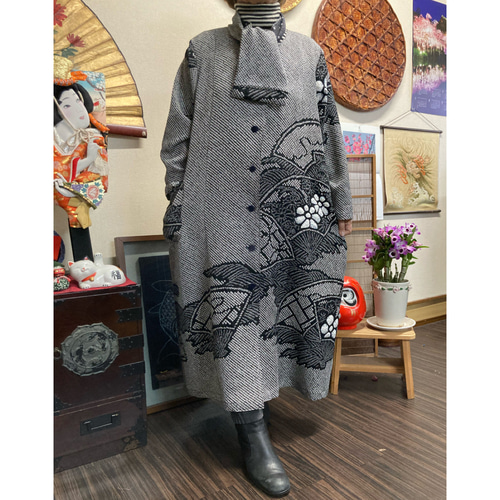 総絞り(黒)訪問着の前開きワンピースコート(ストール付き) 着物