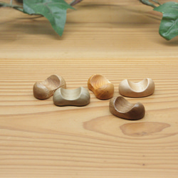 『ワケありな逸品』⑯ 木の箸置き 5個セット　豆形 ミニサイズ 木の種類いろいろ 1枚目の画像