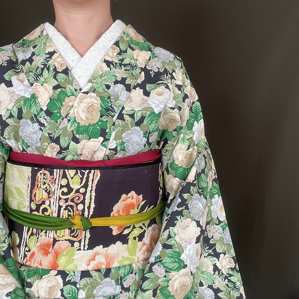 花柄 浴衣 黒緑色　派手 エレガントな薔薇柄浴衣/グリーン×ブラック 浴衣 花鹿 kajika