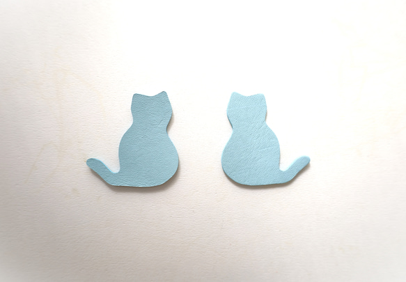 【レザーパーツ】猫・ネコ・尻尾（左と右セット）高さ５㎝・１０枚セット　牛革　アイスブルー　～定形外郵便（送料無料）～ 1枚目の画像