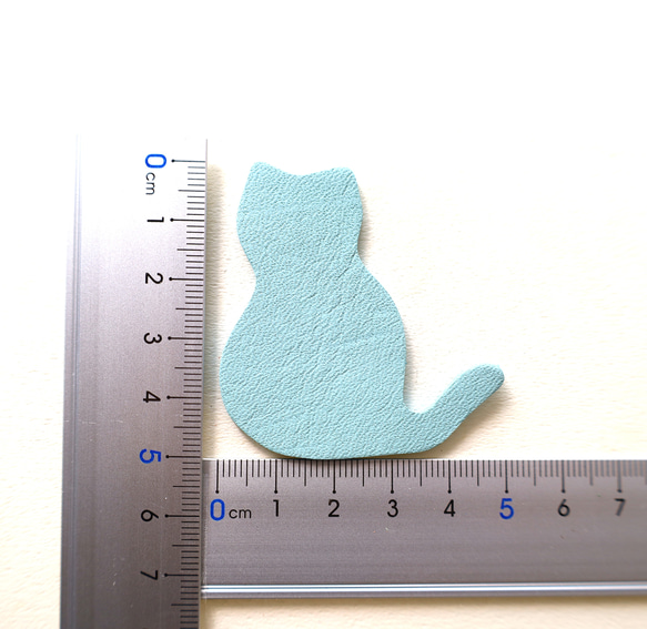 【レザーパーツ】猫・ネコ・尻尾（左と右セット）高さ５㎝・１０枚セット　牛革　アイスブルー　～定形外郵便（送料無料）～ 6枚目の画像