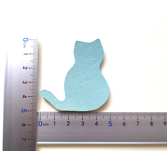 【レザーパーツ】猫・ネコ・尻尾（左と右セット）高さ５㎝・１０枚セット　牛革　アイスブルー　～定形外郵便（送料無料）～ 5枚目の画像