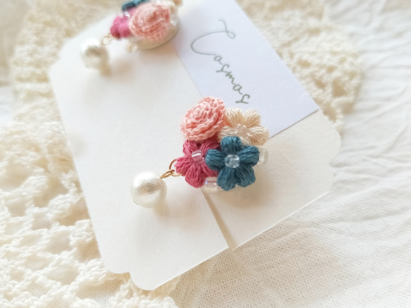 ちいさな薔薇の花束 No.2 イヤリング・ピアス/レース編み/刺繍糸 ピンク コットンパール 4枚目の画像